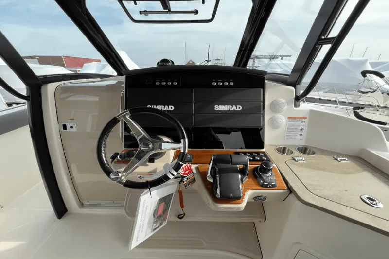 Slide: The Image of Boston Whaler 350 REALM 2025 - 32