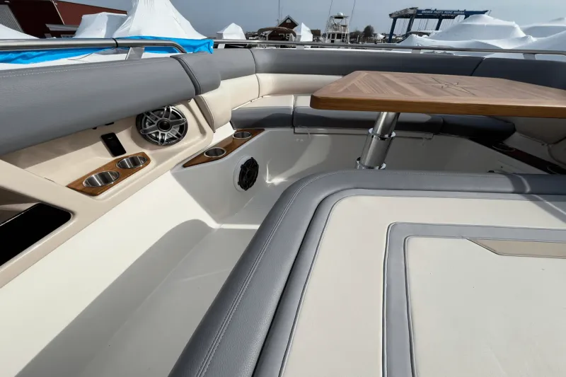 Slide: The Image of Boston Whaler 350 REALM 2025 - 37