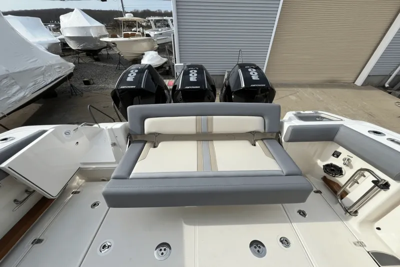 Slide: The Image of Boston Whaler 350 REALM 2025 - 8
