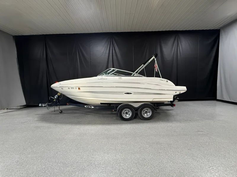 The Image of Sea Ray SUNDECK 200 2011 - 0