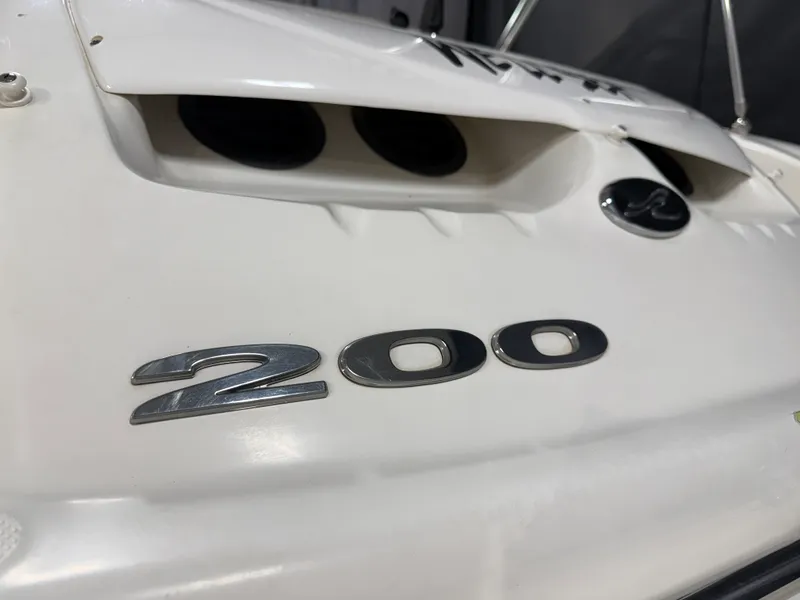 Slide: The Image of Sea Ray SUNDECK 200 2011 - 10