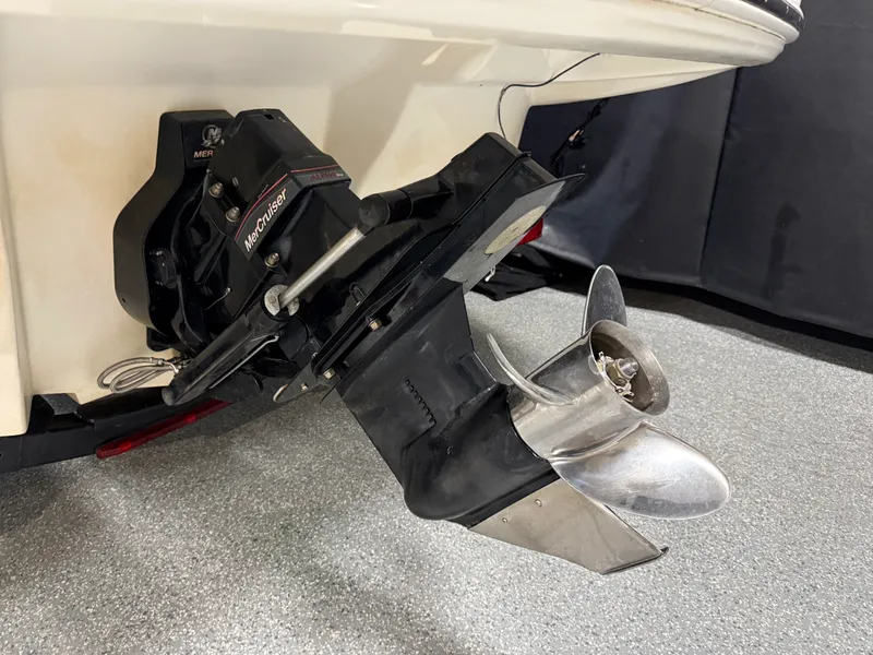 Slide: The Image of Sea Ray SUNDECK 200 2011 - 11