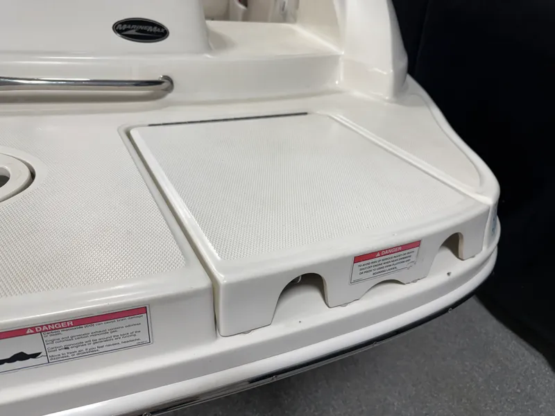 Slide: The Image of Sea Ray SUNDECK 200 2011 - 12