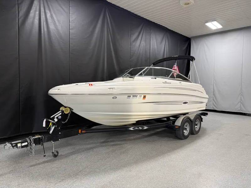 Slide: The Image of Sea Ray SUNDECK 200 2011 - 2
