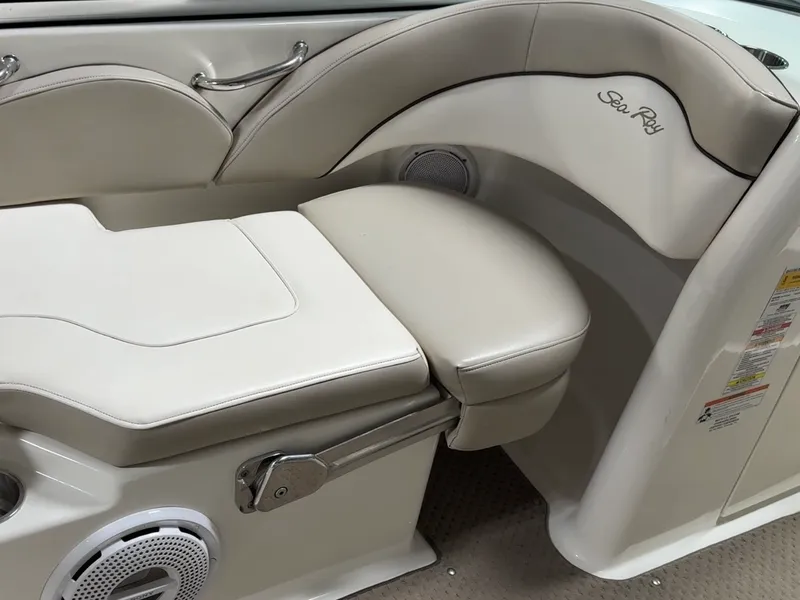 Slide: The Image of Sea Ray SUNDECK 200 2011 - 25