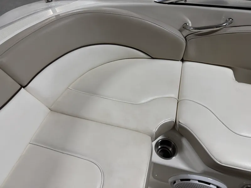 Slide: The Image of Sea Ray SUNDECK 200 2011 - 26