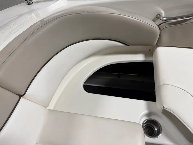 Slide: The Image of Sea Ray SUNDECK 200 2011 - 27