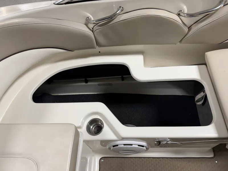 Slide: The Image of Sea Ray SUNDECK 200 2011 - 28