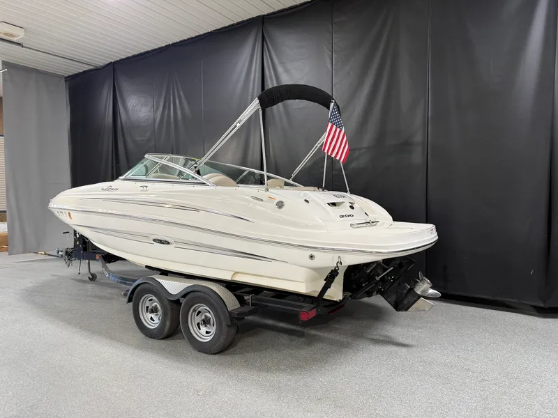 Slide: The Image of Sea Ray SUNDECK 200 2011 - 3