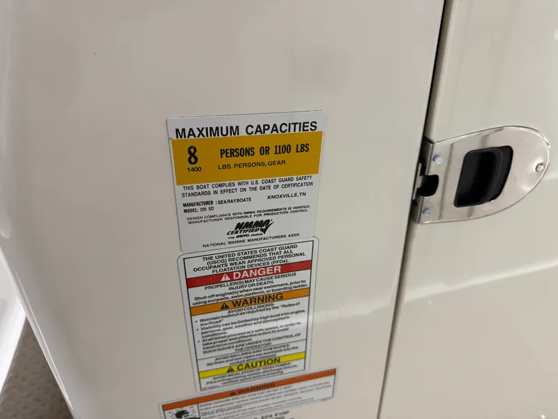 Slide: The Image of Sea Ray SUNDECK 200 2011 - 32