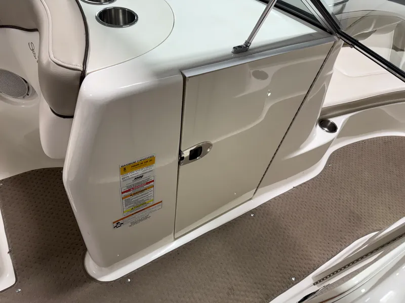 Slide: The Image of Sea Ray SUNDECK 200 2011 - 33