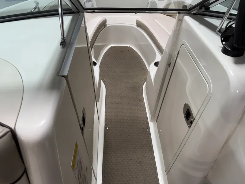 Slide: The Image of Sea Ray SUNDECK 200 2011 - 36