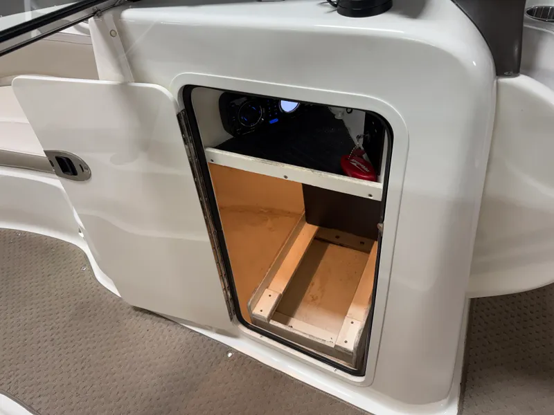 Slide: The Image of Sea Ray SUNDECK 200 2011 - 37