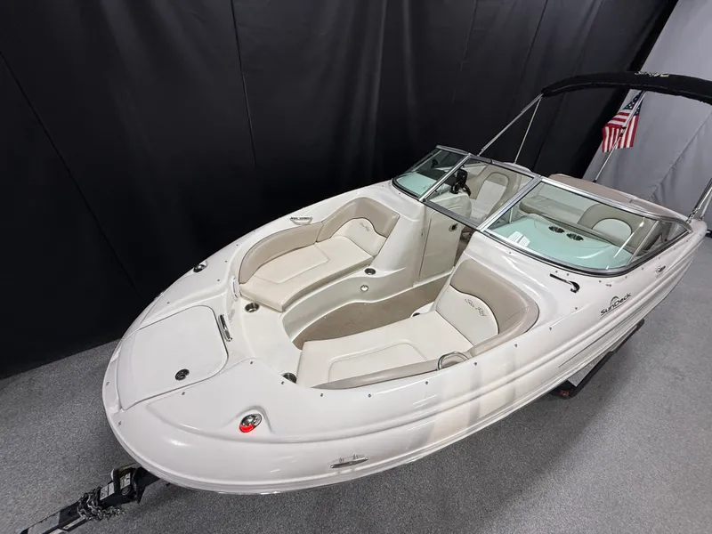 Slide: The Image of Sea Ray SUNDECK 200 2011 - 4
