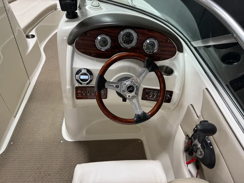 Slide: The Image of Sea Ray SUNDECK 200 2011 - 41