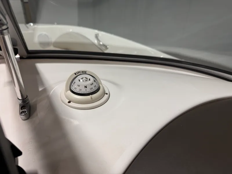 Slide: The Image of Sea Ray SUNDECK 200 2011 - 45