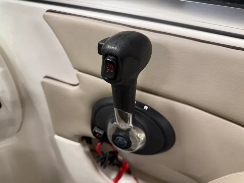 Slide: The Image of Sea Ray SUNDECK 200 2011 - 49