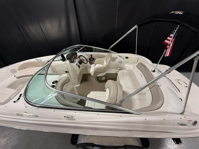 Slide: The Image of Sea Ray SUNDECK 200 2011 - 5