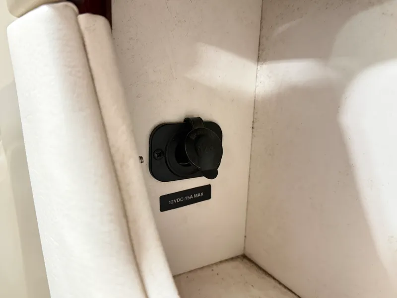 Slide: The Image of Sea Ray SUNDECK 200 2011 - 50