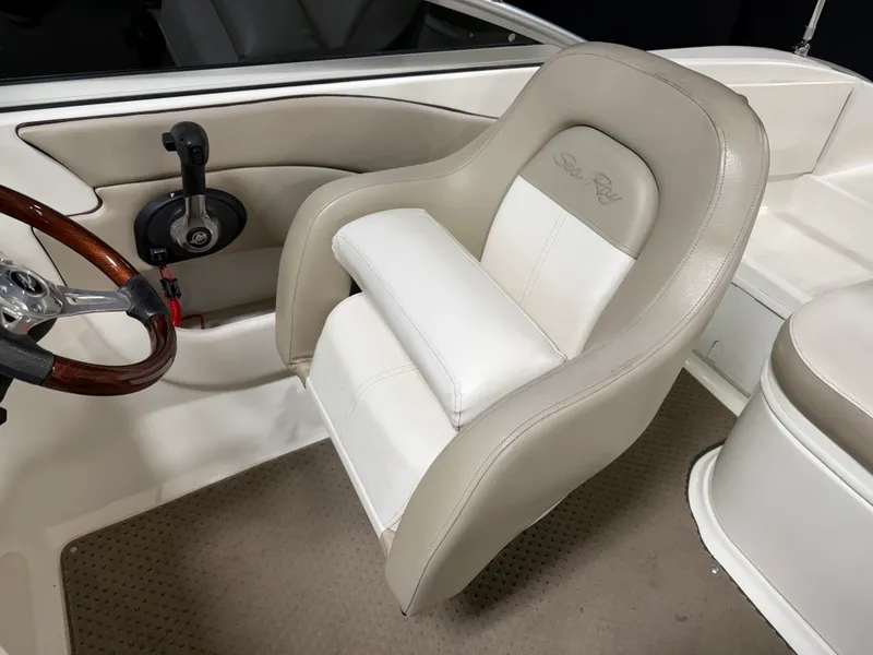 Slide: The Image of Sea Ray SUNDECK 200 2011 - 53