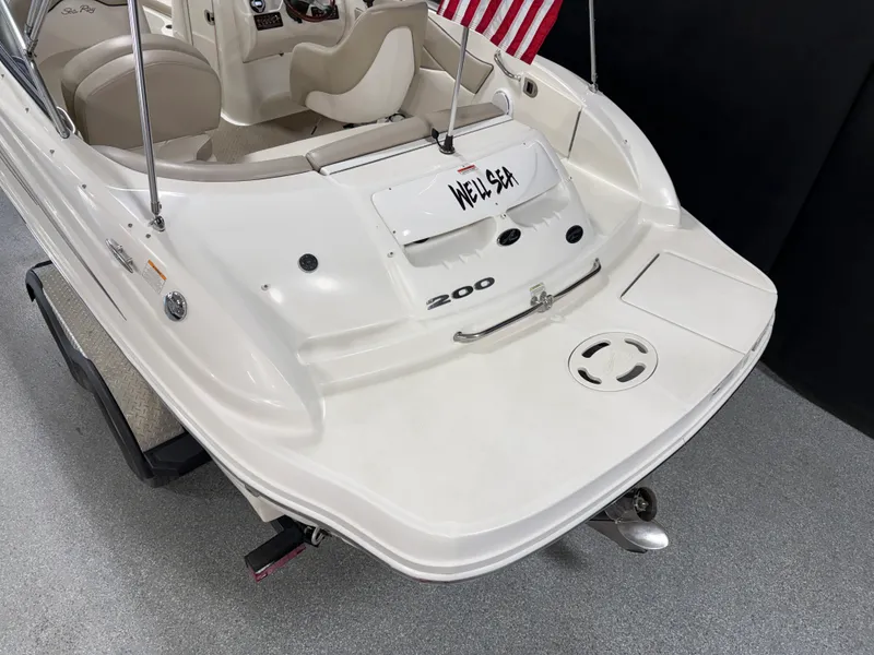 Slide: The Image of Sea Ray SUNDECK 200 2011 - 6