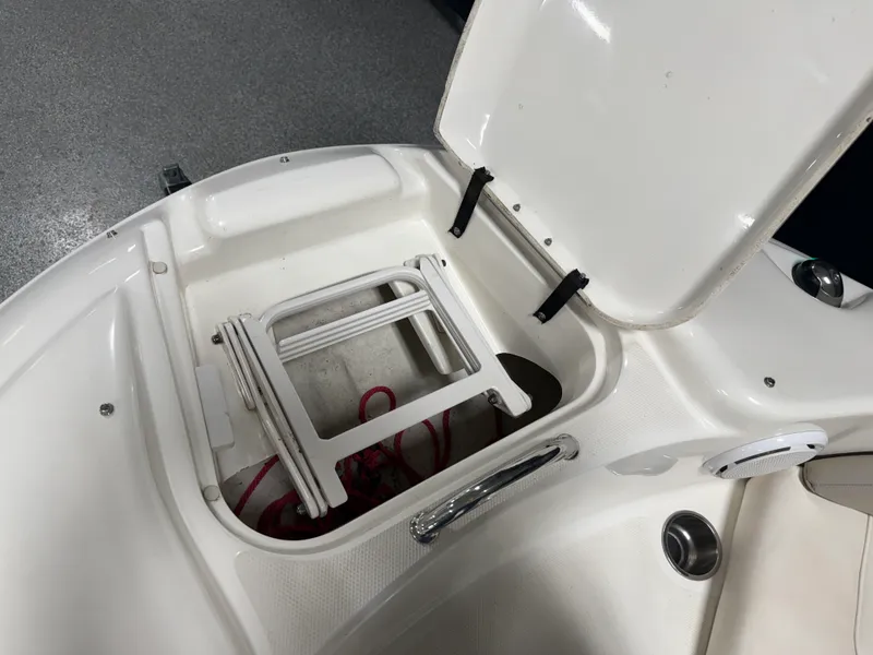 Slide: The Image of Sea Ray SUNDECK 200 2011 - 61