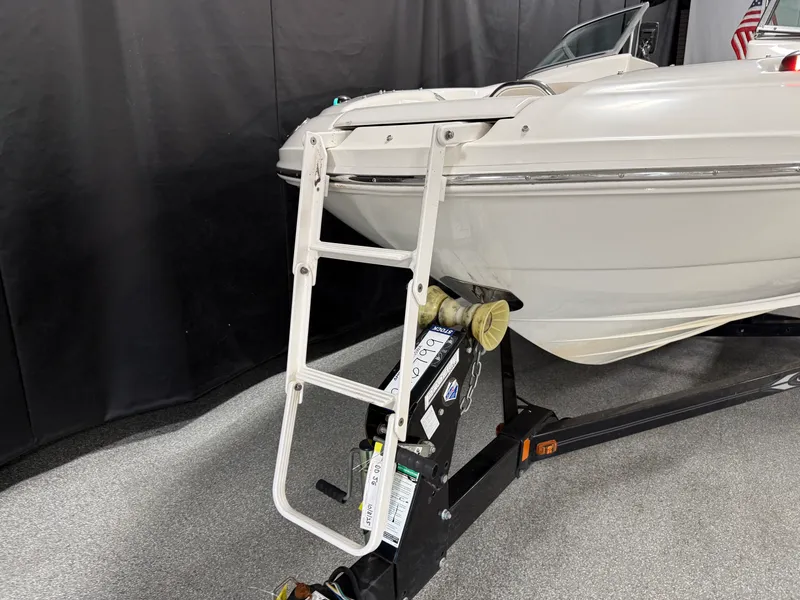 Slide: The Image of Sea Ray SUNDECK 200 2011 - 62