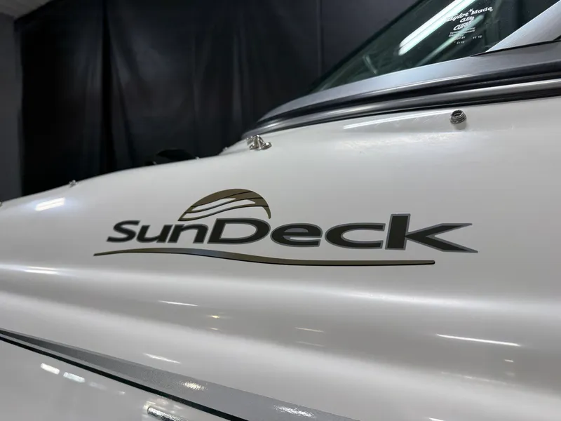 Slide: The Image of Sea Ray SUNDECK 200 2011 - 8