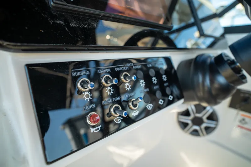 Slide: The Image of Sea Ray SDX 250 Outboard 2026 - 13