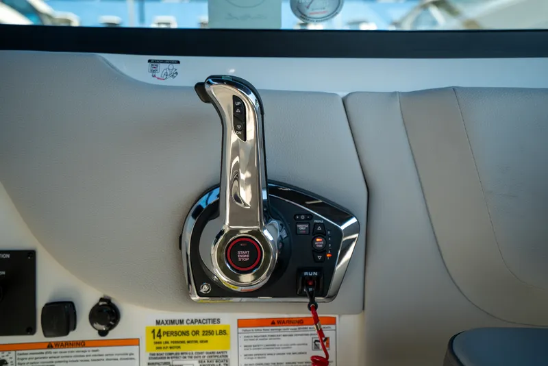 Slide: The Image of Sea Ray SDX 250 Outboard 2026 - 14