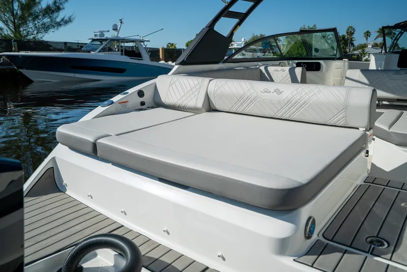 Slide: The Image of Sea Ray SDX 250 Outboard 2026 - 6