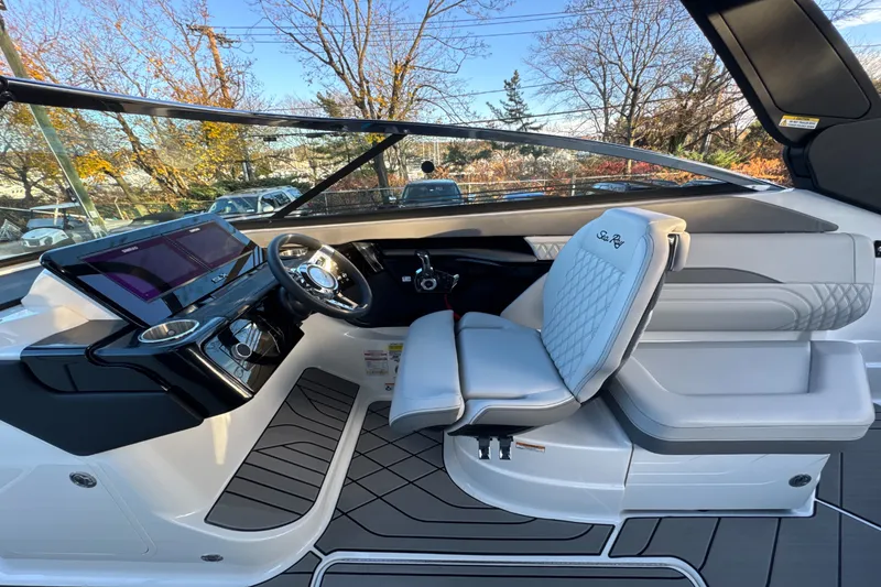 Slide: The Image of Sea Ray SLX 260 Outboard 2024 - 28