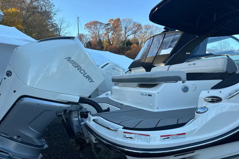 Slide: The Image of Sea Ray SLX 260 Outboard 2024 - 3
