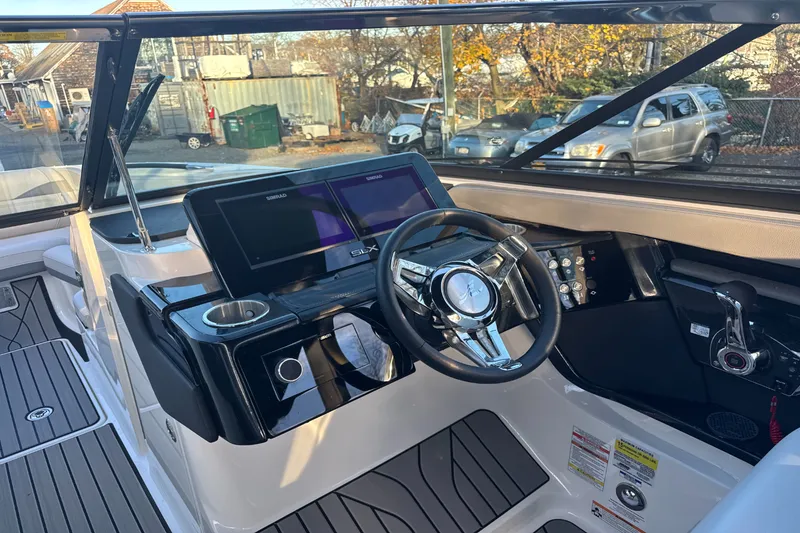 Slide: The Image of Sea Ray SLX 260 Outboard 2024 - 33