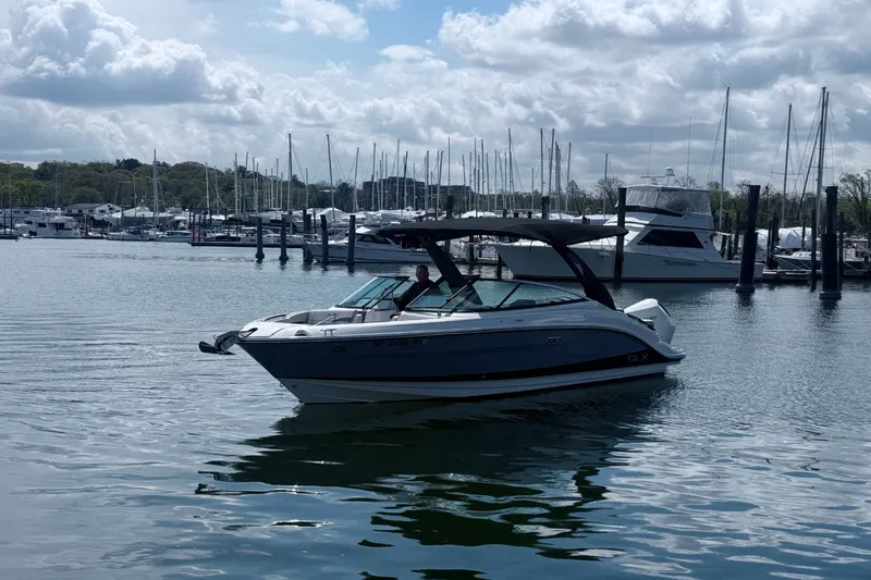 Slide: The Image of Sea Ray SLX 260 Outboard 2024 - 69