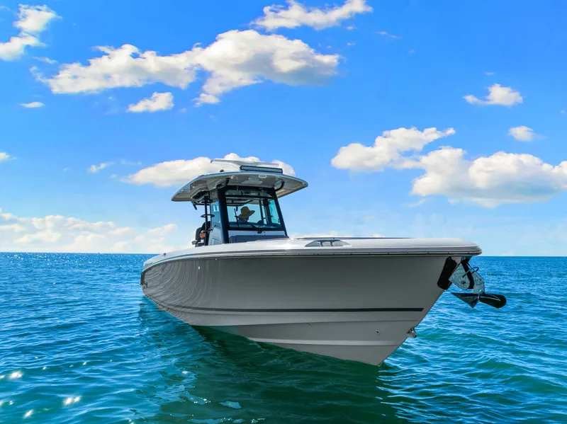 Slide: The Image of Boston Whaler 330 OUTRAGE 2022 - 12