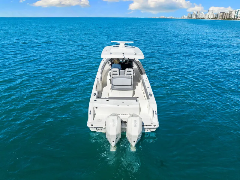 Slide: The Image of Boston Whaler 330 OUTRAGE 2022 - 19