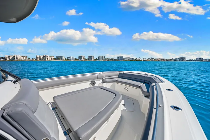 Slide: The Image of Boston Whaler 330 OUTRAGE 2022 - 24