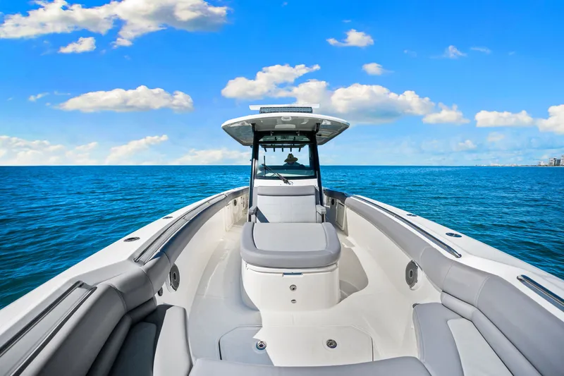 Slide: The Image of Boston Whaler 330 OUTRAGE 2022 - 25