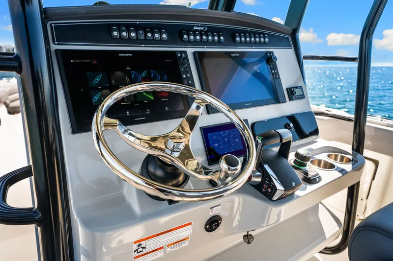 Slide: The Image of Boston Whaler 330 OUTRAGE 2022 - 26