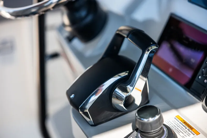 Slide: The Image of Boston Whaler 330 OUTRAGE 2022 - 36