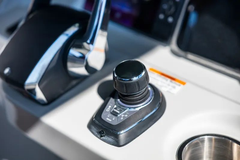 Slide: The Image of Boston Whaler 330 OUTRAGE 2022 - 37