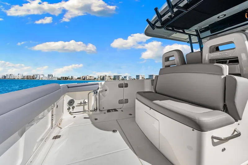 Slide: The Image of Boston Whaler 330 OUTRAGE 2022 - 48