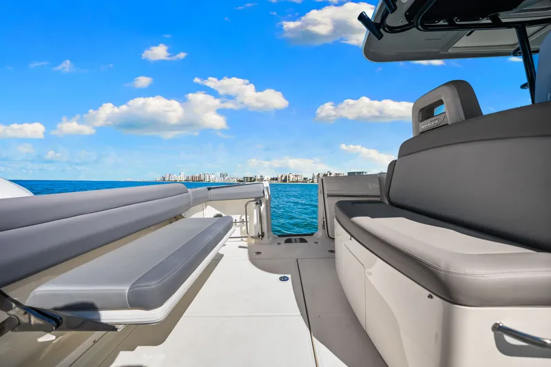Slide: The Image of Boston Whaler 330 OUTRAGE 2022 - 49