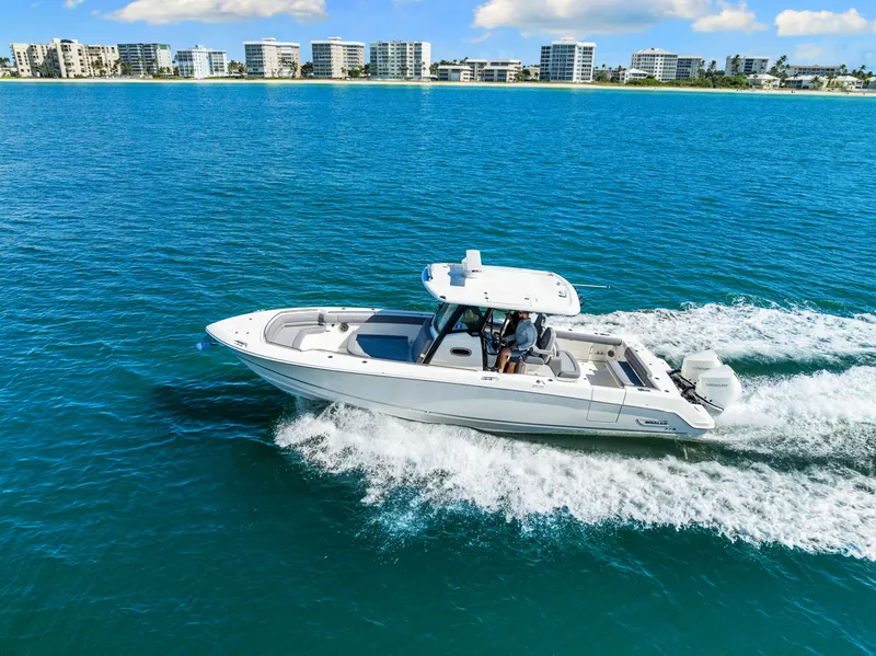 Slide: The Image of Boston Whaler 330 OUTRAGE 2022 - 5