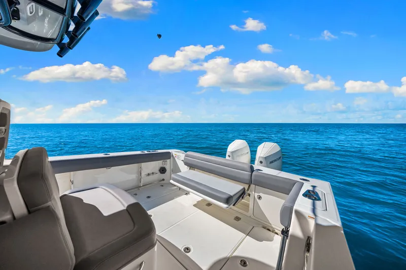 Slide: The Image of Boston Whaler 330 OUTRAGE 2022 - 52