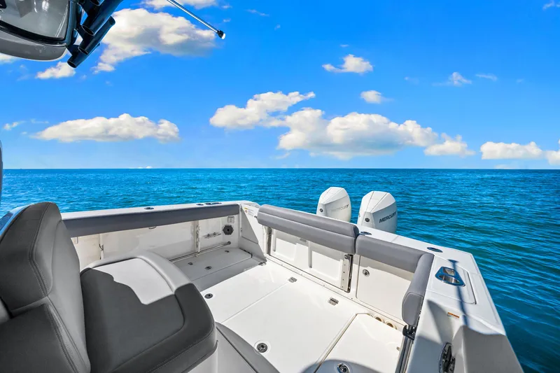 Slide: The Image of Boston Whaler 330 OUTRAGE 2022 - 54