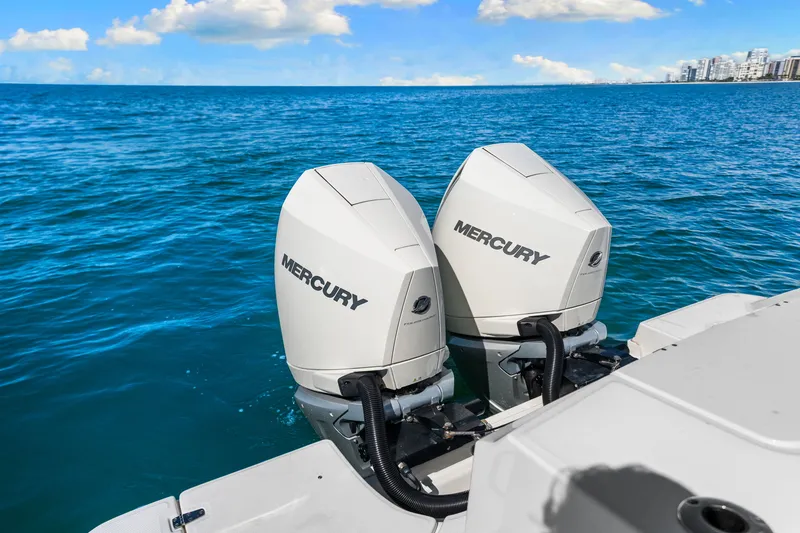 Slide: The Image of Boston Whaler 330 OUTRAGE 2022 - 55