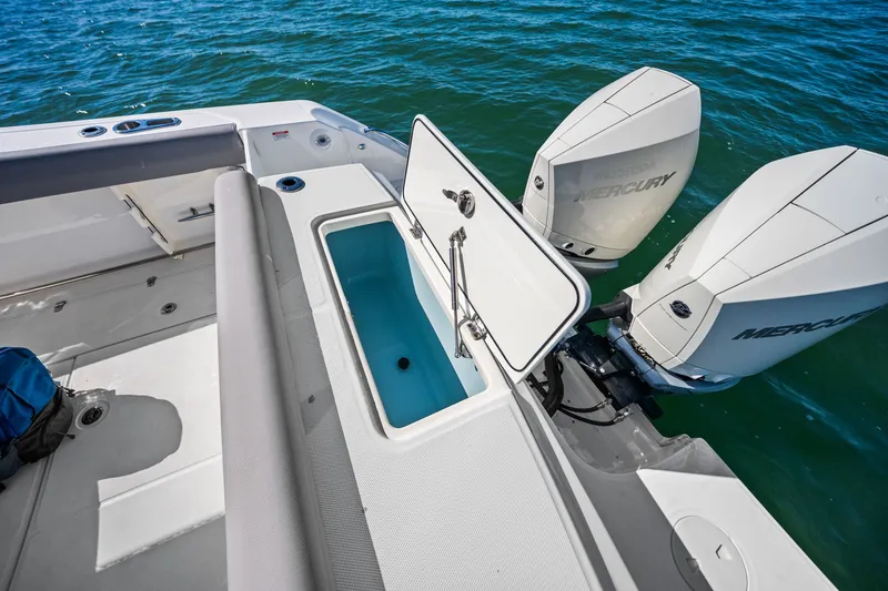 Slide: The Image of Boston Whaler 330 OUTRAGE 2022 - 56