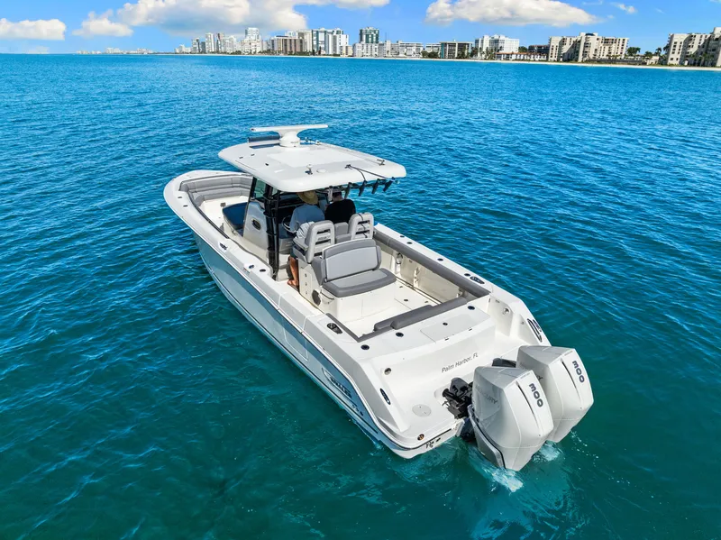 Slide: The Image of Boston Whaler 330 OUTRAGE 2022 - 7